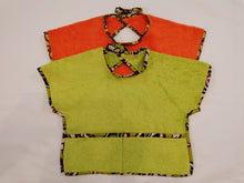 将图片加载到图库查看器，Lot de 2 bavoirs bébé à manches-tissu coton imprimé (wax).
