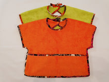 Charger l&#39;image dans la galerie, Lot de 2 bavoirs bébé à manches-tissu coton imprimé (wax).
