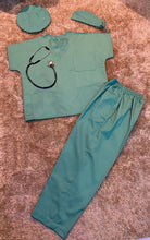 Load image into Gallery viewer, Tenue médicale Pantalon et Tunique manches courtes cou V tissus polyester-coton.
