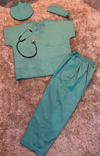 Load image into Gallery viewer, Tenue médicale Pantalon et Tunique manches courtes cou V tissus polyester-coton.
