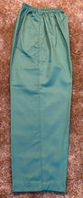 Load image into Gallery viewer, Tenue médicale Pantalon et Tunique manches courtes cou V tissus polyester-coton.
