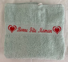 Charger l&#39;image dans la galerie, Serviette de bain Bonne Fête Maman avec tissu wax
